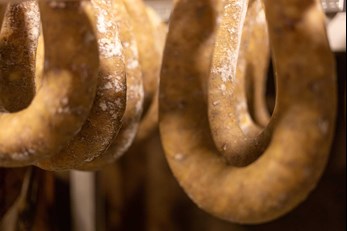 chorizo pølser i vores økologiske charcuteri og café